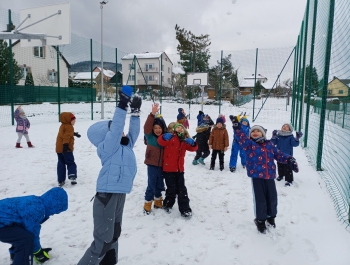 Zimowe zabawy przedszkolaków - zdjęcie2