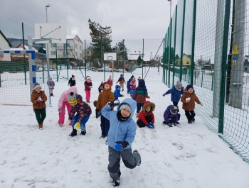 Zimowe zabawy przedszkolaków - zdjęcie4
