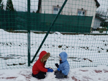 Zimowe zabawy przedszkolaków - zdjęcie6