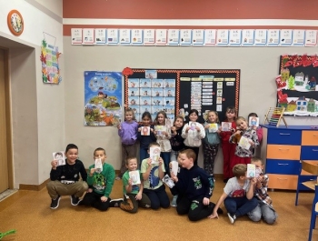 Wielka Książka – Mały Człowiek: Pierwszoklasiści odkrywają świat książek. - zdjęcie1