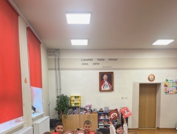 Wielka Książka – Mały Człowiek: Pierwszoklasiści odkrywają świat książek. - zdjęcie2