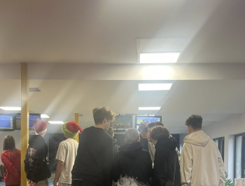 Mikołajkowy Strike! Wyjazd 7. i 8. klasy do kręgielni - zdjęcie4