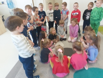 Dzień Kobiet w grupie Średniaków - zdjęcie4