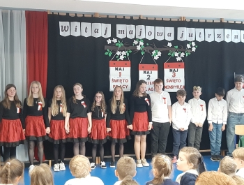 Akademia z okazji święta 3 Maja - zdjęcie10