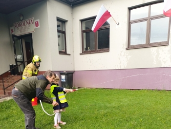 Wizyta przedszkolaków w Ochotniczej Straży Pożarnej w Słotwinie - zdjęcie7