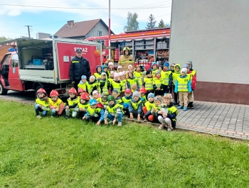 Wizyta przedszkolaków w Ochotniczej Straży Pożarnej w Słotwinie - zdjęcie1