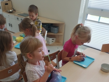 Warsztaty Slime w przedszkolu - zdjęcie8