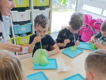 Warsztaty Slime w przedszkolu - zdjęcie9
