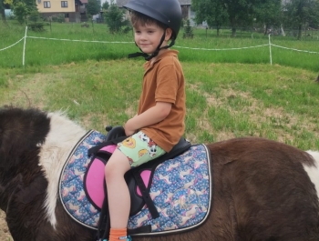Poniedziałkowe atrakcje w przedszkolu - zdjęcie2