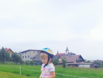 Poniedziałkowe atrakcje w przedszkolu - zdjęcie13
