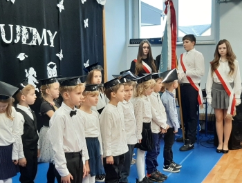 Pasowanie na ucznia kl.I i Dzień Edukacji Narodowej - zdjęcie1