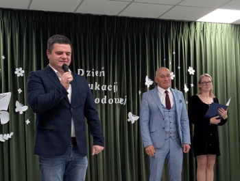 Nagrody dla nauczycielek i uczennic ZSP w Słotwinie. - zdjęcie4