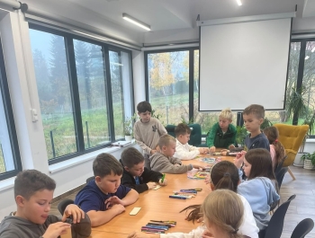 Książkowa przygoda czwartoklasistów – wizyta w bibliotece - zdjęcie2