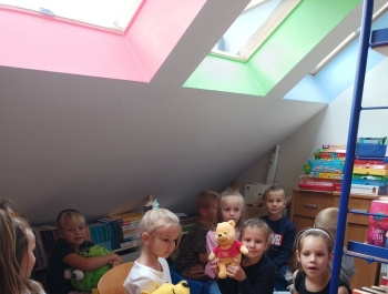 Wizyta w bibliotece przedszkolaków grupa 