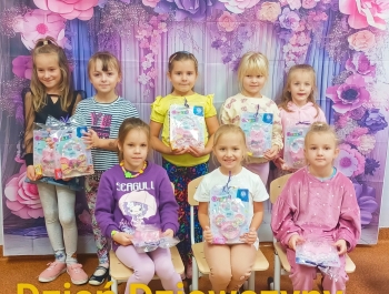 Dzien Dziewczyny w grupie 
