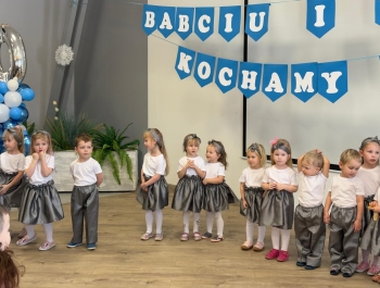 Dzień Babci i Dziadka w przedszkolu - zdjęcie 8