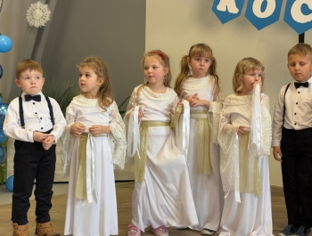 Dzień Babci i Dziadka w przedszkolu - zdjęcie 5