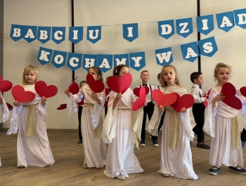 Dzień Babci i Dziadka w przedszkolu - zdjęcie 4