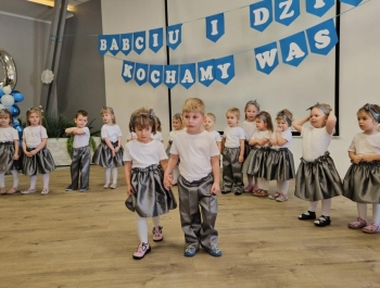 Dzień Babci i Dziadka w przedszkolu - zdjęcie 9