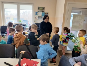 Przedszkolaki z wizytą w bibliotece. (NPRCZ) - zdjęcie2