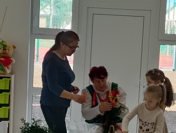 Warsztaty robienia palm wielkanocnych w przedszkolu3