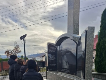 Płomień pamięci – hołd dla zmarłych. Samorząd Uczniowski. - zdjęcie1