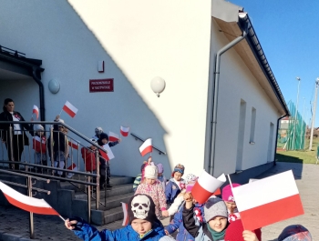 Obchody Święta Niepodległości w naszym przedszkolu - zdjęcie5